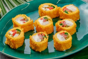 Горячая тортилья с курицей и халапеньо